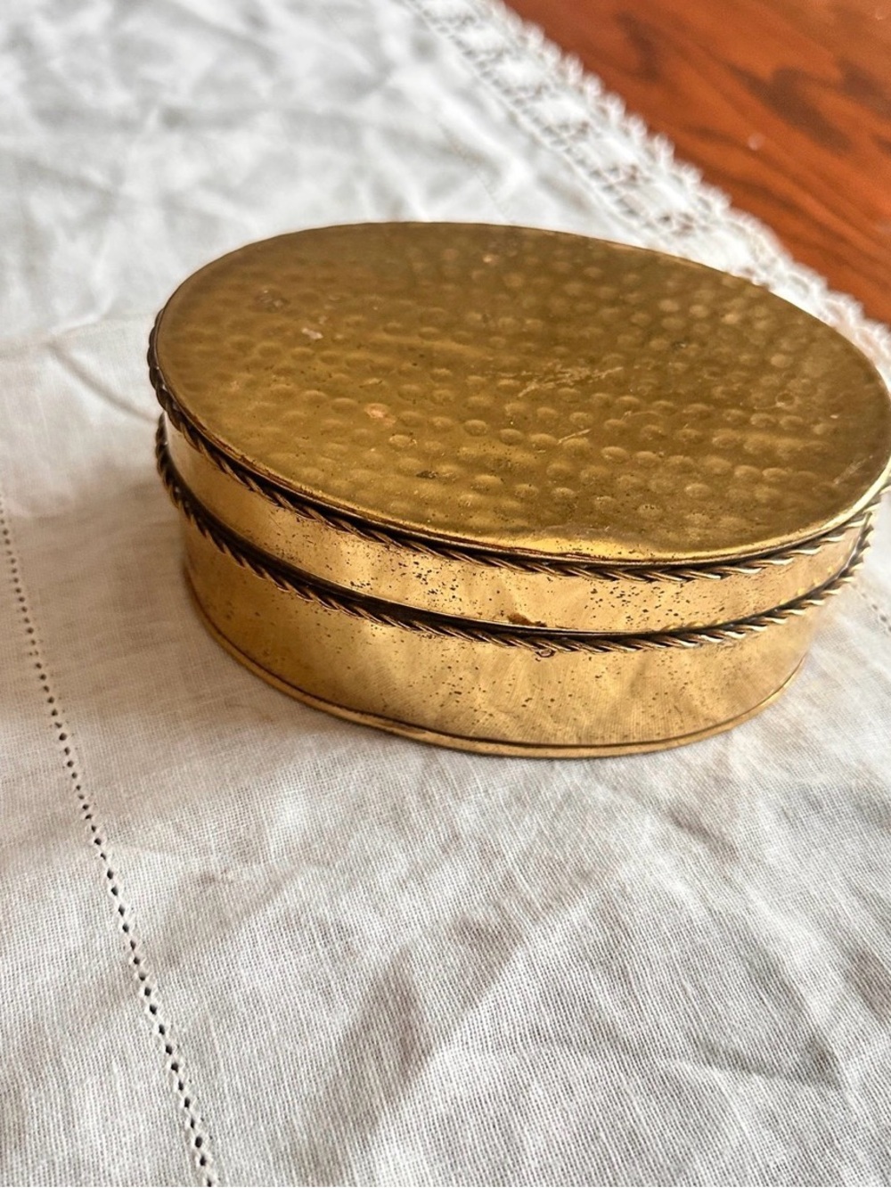 Vintage brass oval trinket jewelry keepsake box - Picture 2 of 9